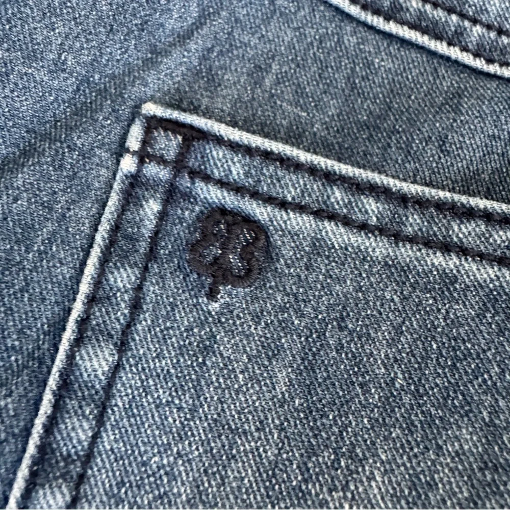 Betabrand Pull-On Elastic Waist Denim Capri Jeans - Medium Petite